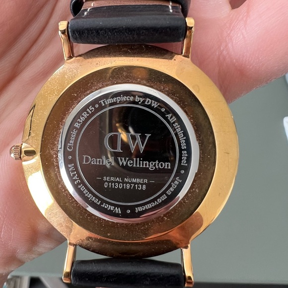 Daniel Wellington rose gold watch - Picture 4 of 4